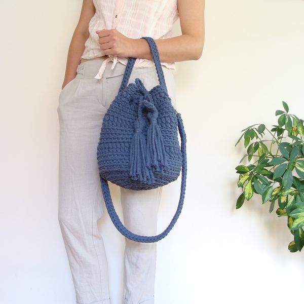 Crochet Bucket Bag: Boho Cotton Rope Crossbody Bag with Pockets