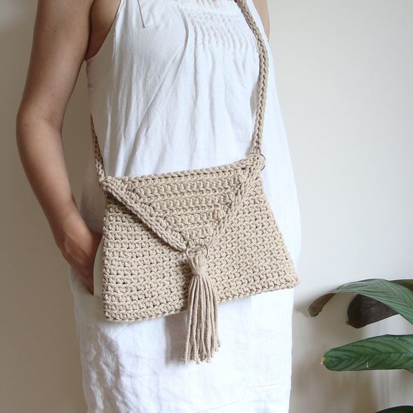Crochet Crossbody Clutch with Tassel: Custom Boho Bag